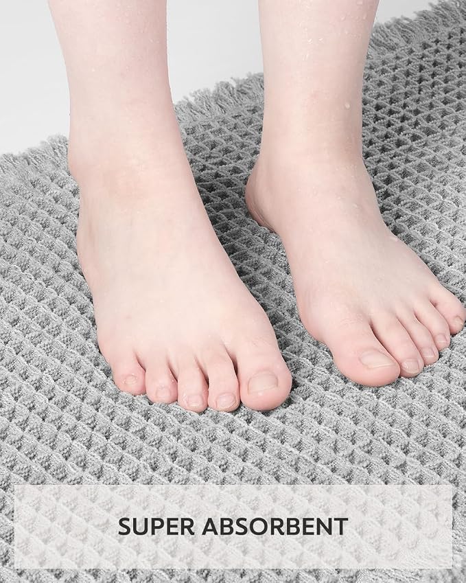 tchdio Waffle Bath Mat Rug, Super Absorbent Non Slip Bath Mats Ultra Soft Bathmat Machine Washable Bathroom Rugs with Tassels, Bath Rugs for Bathroom Floor Beside Tub, 20" x 32", Light Grey