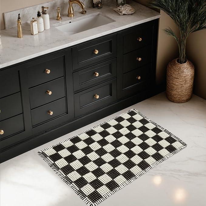 MatEssenz Modern Farmhouse Checkered Bath Mat 2x3 Ft, Waffle Bathroom Rug with Tassels, Non Slip Rubber Backed Bath Mat, Super Absorbent Machine Washable Bathroom Floor Rug