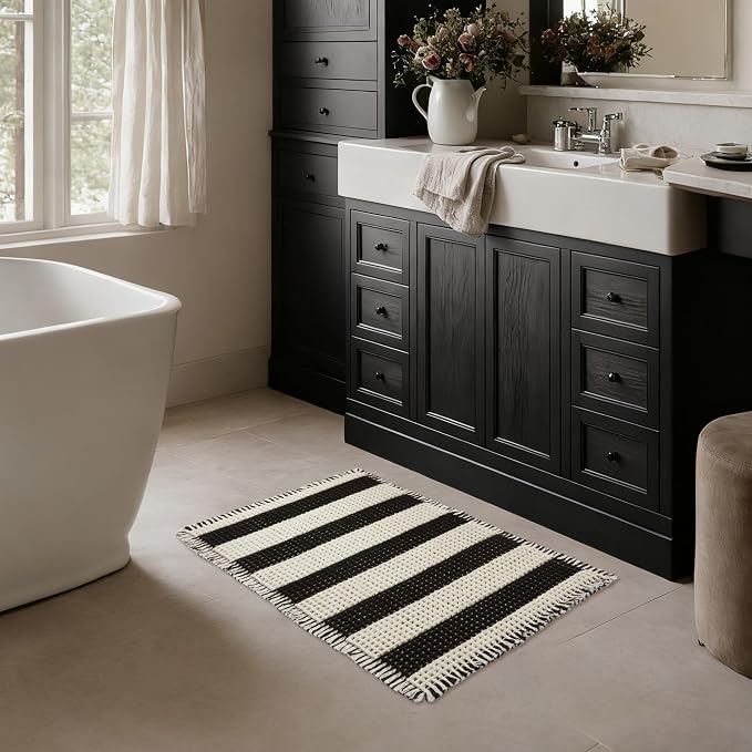 Matessenz Waffle Bath Mat 20x32, Super Absorbent Non Slip Bathroom Rug with Rubber Backing, Machine Washable Soft Quick Dry Bath Mat for Bathroom Floor, Boho Striped Bath Rug with Tassels, Black White