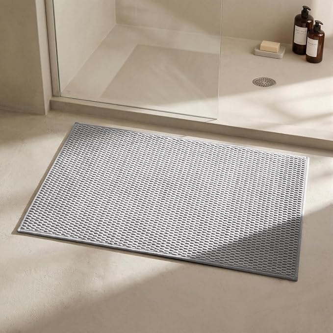 Triohero Bathroom Rugs Non Slip Washable, Super Absorbent Thin Bath Mat Small Quick Dry Low Pile Bathroom Rug, Light Grey 20x30