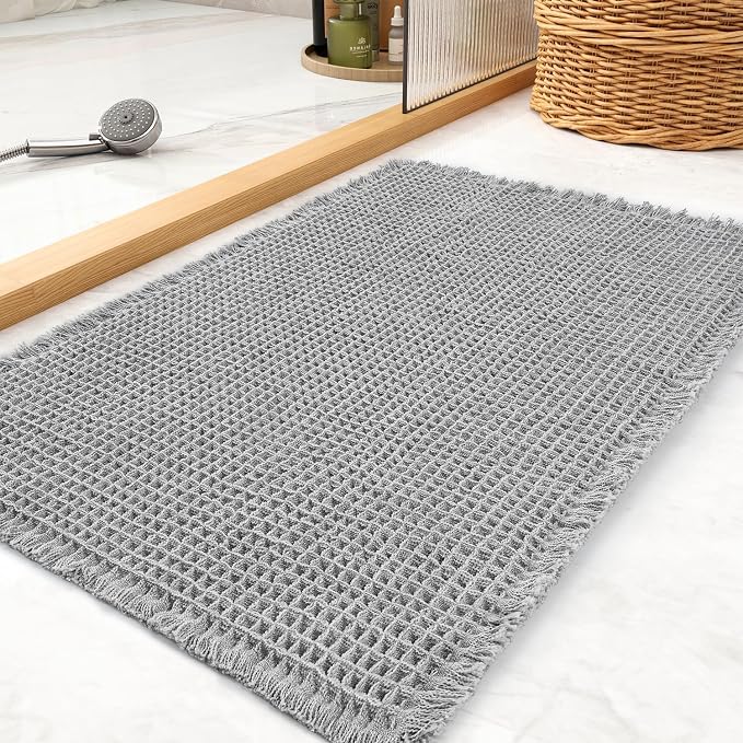 tchdio Waffle Bath Mat Rug, Super Absorbent Non Slip Bath Mats Ultra Soft Bathmat Machine Washable Bathroom Rugs with Tassels, Bath Rugs for Bathroom Floor Beside Tub, 20" x 32", Light Grey